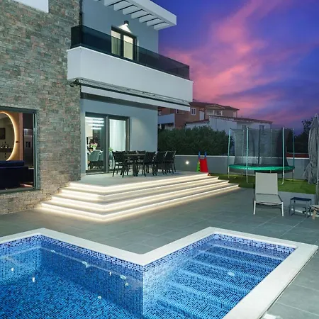 Smart Luxury Moonlight