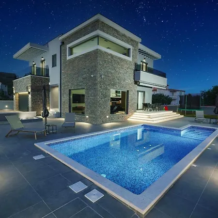 Smart Luxury Moonlight Tatil Evi Tribalj